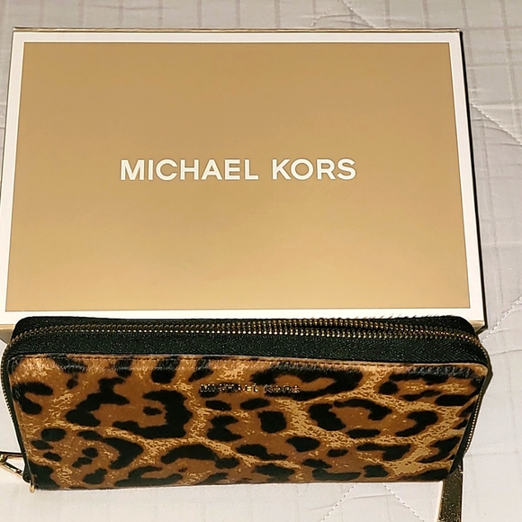 Jet Set Travel Signature Logo Smartphone Wallet in PWD BLSH  MICHAEL BY MICHAEL KORS WRISTLET